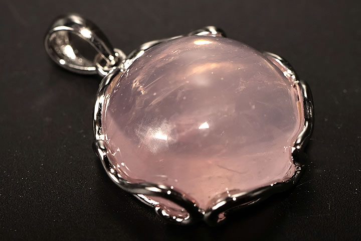 ピンクメタモルフォーゼスペンダントトップ　限定品