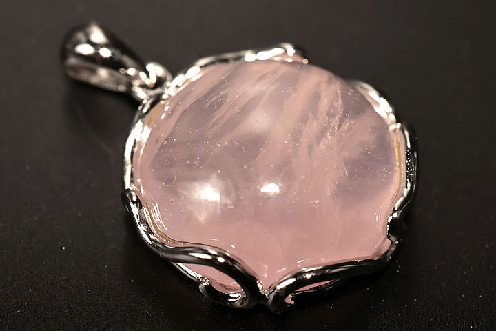 ピンクメタモルフォーゼスペンダントトップ　限定品