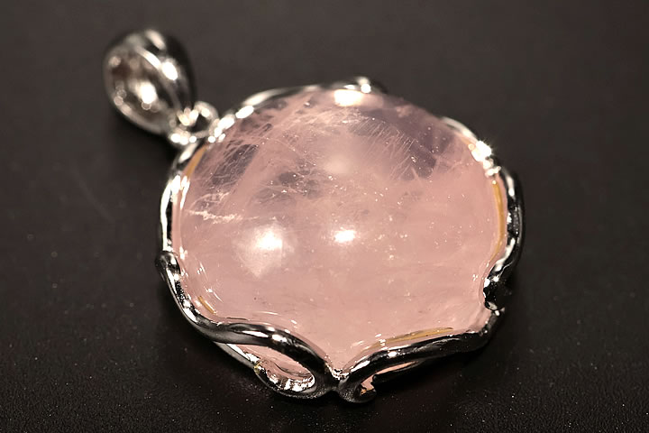 ピンクメタモルフォーゼスペンダントトップ　限定品