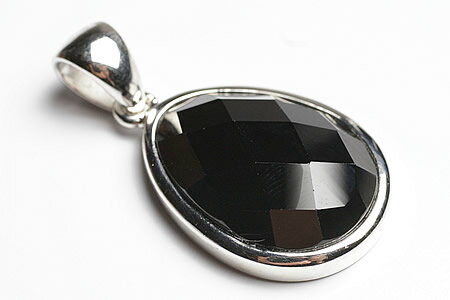 ブラックスピネルカットペンダントトップ