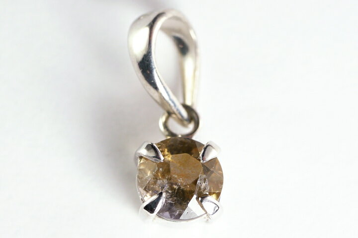0.34ct ゴールデンアイオライトペンダントトップ(コーディライト) ファイナルグレード++ シルバー925フ..