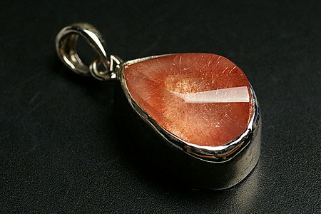 ロシア産ストロベリークォーツペンダントトップ