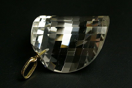 水晶ヒネリカットペンダントトップK18ペンダントトップ（手磨き　日本の職人シリーズ）