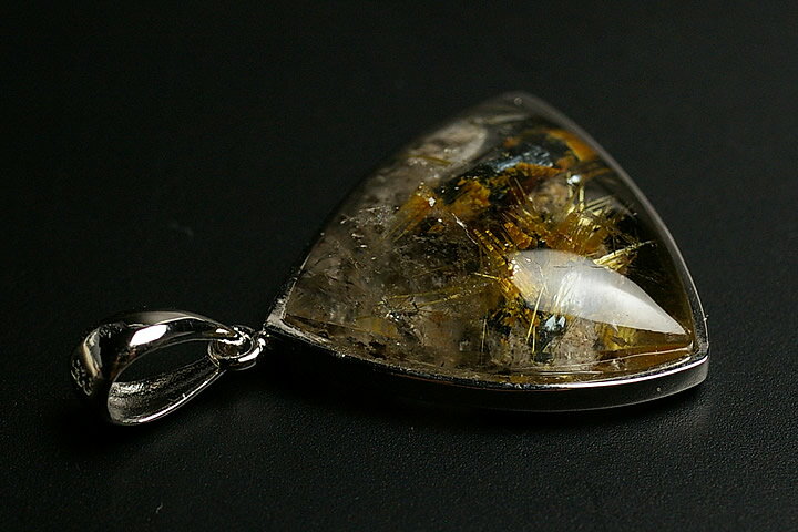 太陽ルチルペンダントトップ　プレミアムグレード