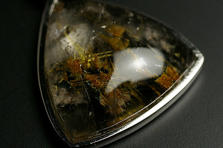 太陽ルチルペンダントトップ　プレミアムグレード