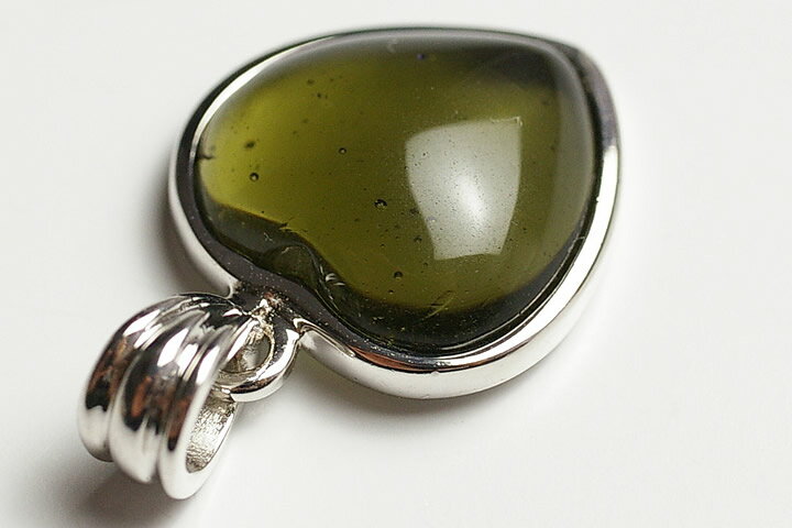 モルダバイトハートトペンダントップ