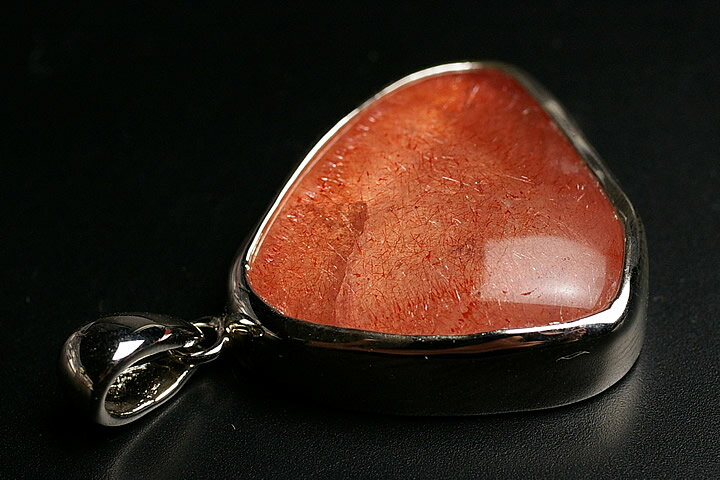 ロシア産ストロベリークォーツペンダントトップ