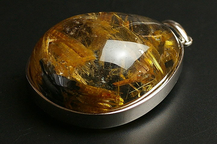 太陽ルチルペンダントトップ　プレミアムグレード