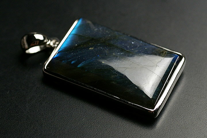 大きいラブラドライトペンダントトップ高級品