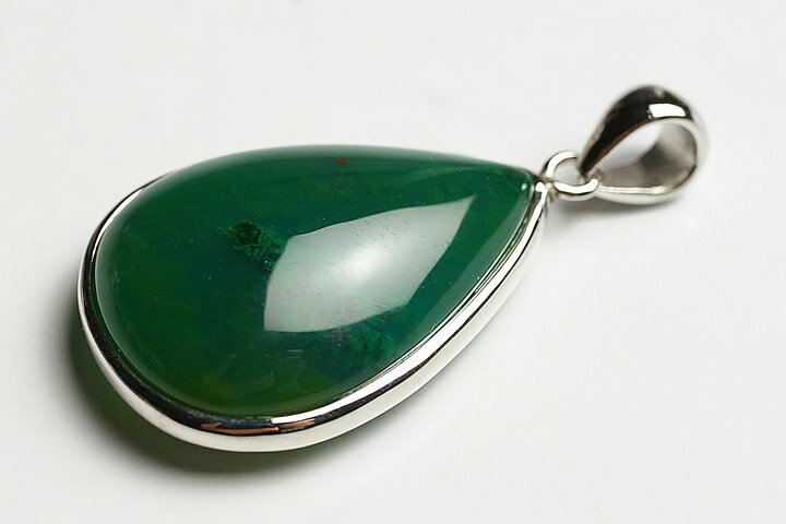 素晴らしいファイナルグレードのジェムシリカのペンダントトップを入荷致しました。この品質でこのサイズのペンダントは今まで長年、探し求めてきましたがなかなか入荷できませんでしたが独自のルートで出会うことができました名品のジェムシリカでございます...