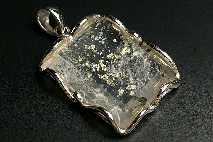 パイライトインクォーツペンダントトップ　最高級品
