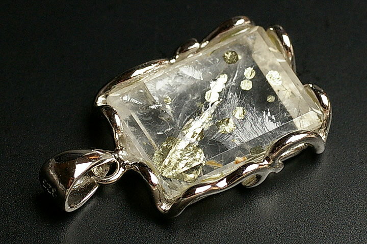 パイライトインクォーツペンダントトップ　最高級品