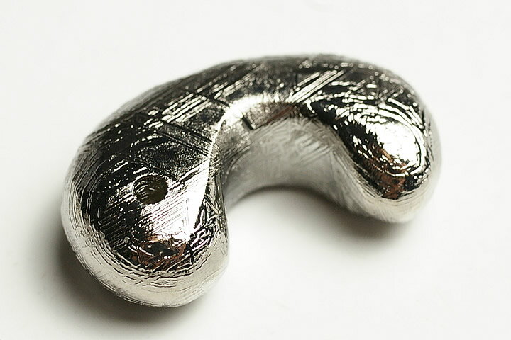 業界最安値に挑戦中！30mmギベオン古代勾玉 ナミビア産