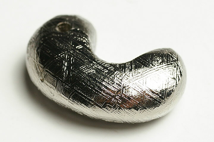 業界最安値に挑戦中！30mmギベオン古代勾玉 ナミビア産