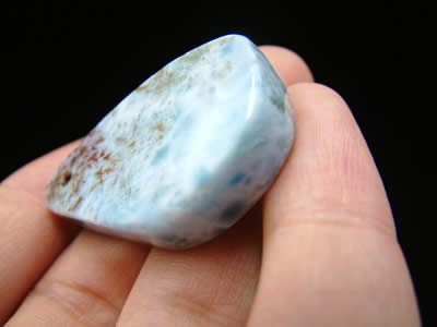 ドミニカ産 チェーンや革紐を通してお使いください。4.0×2.5×0.9cm 17g　