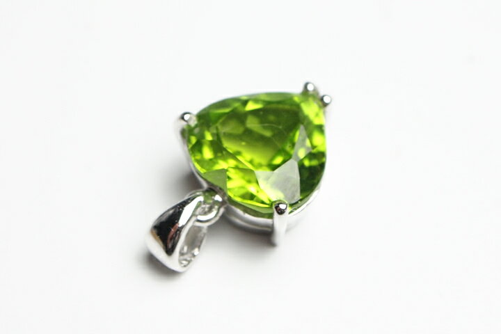 大きい！ペリドットハートカットペンダントトップ　ジェムグレード