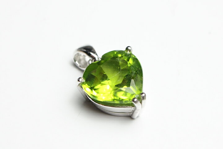 大きい！ペリドットハートカットペンダントトップ　ジェムグレード