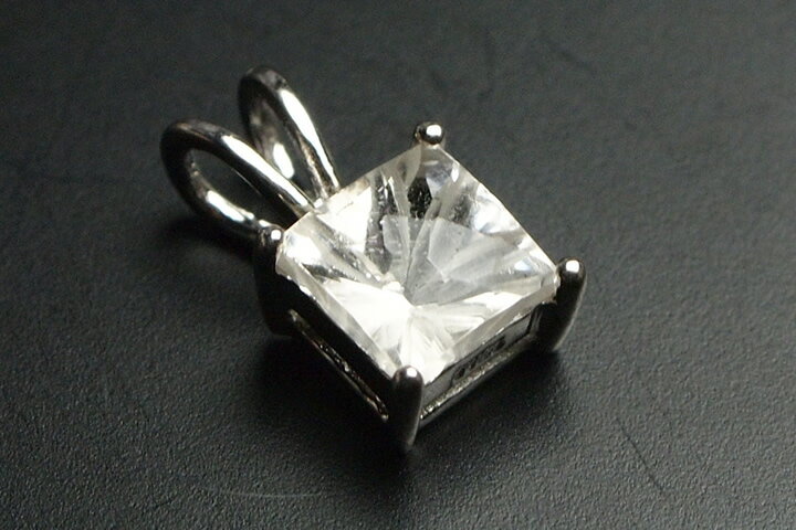 ハーキマーダイヤモンドペンダントトップ ファイナルグレード