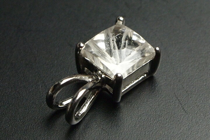 ハーキマーダイヤモンドペンダントトップ ファイナルグレード