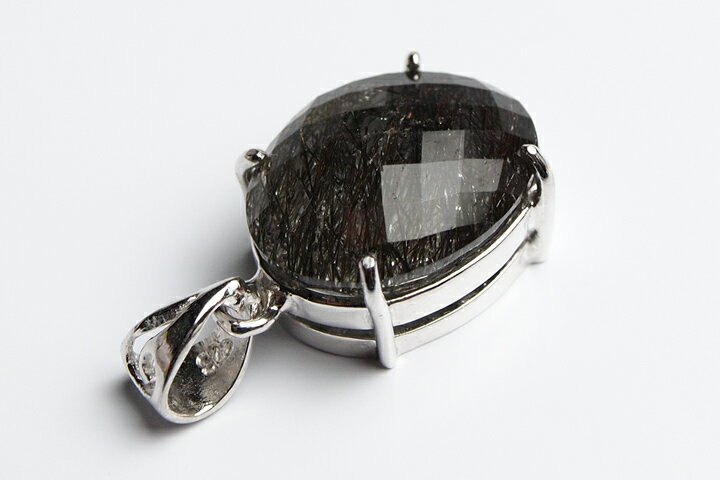 プレミアムグレード　リアルブラックルチルカットペンダントトップ