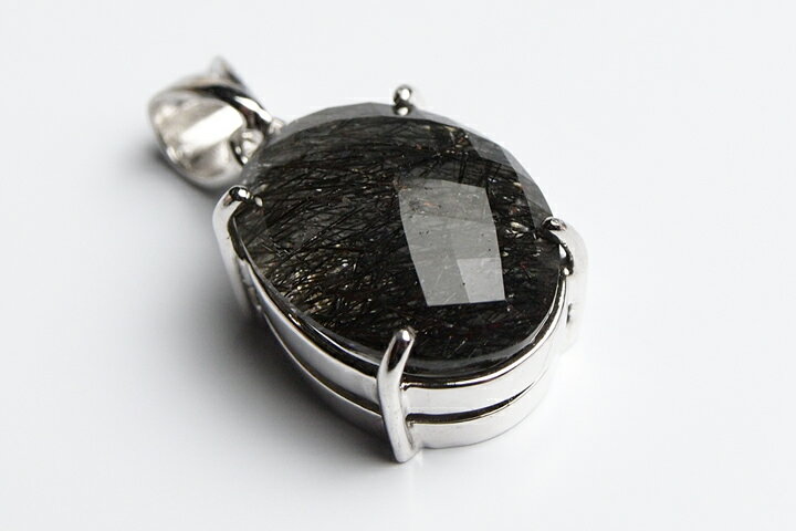 プレミアムグレード　リアルブラックルチルカットペンダントトップ