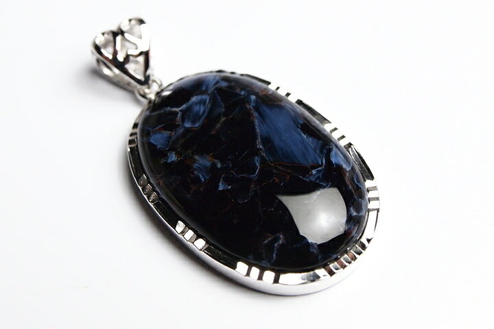 勾玉 翡翠(ヒスイ)ジェダイト 約 12～18mm 本翡翠ミャンマー産 1個売り 送料無料