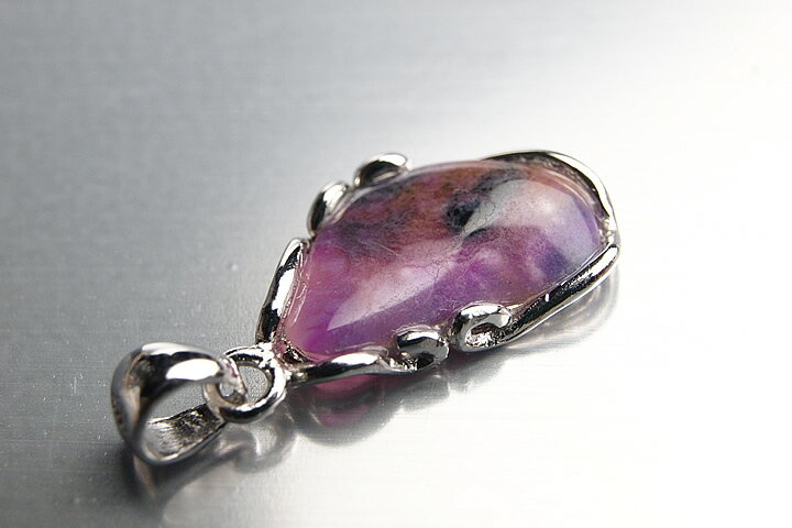 ピンクスギライトペンダントトップ 宝石質グレード++