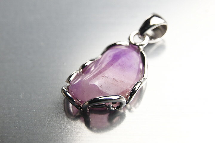 ピンクスギライトペンダントトップ 宝石質グレード++