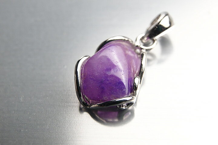 ピンクスギライトペンダントトップ 宝石質グレード++