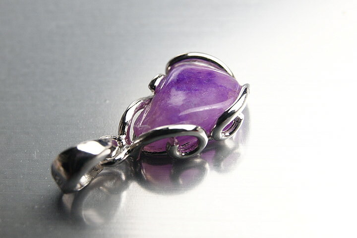 ピンクスギライトペンダントトップ 宝石質グレード++