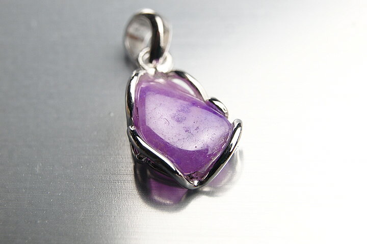 ピンクスギライトペンダントトップ 宝石質グレード++