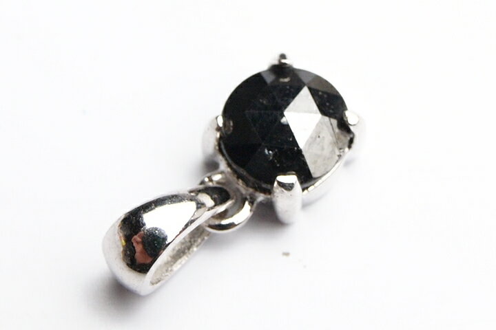 決算記念品ブラックダイヤモンドカットペンダントトップ　0.65ct