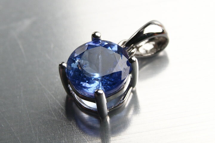 タンザナイトペンダントトップ 宝石質グレード