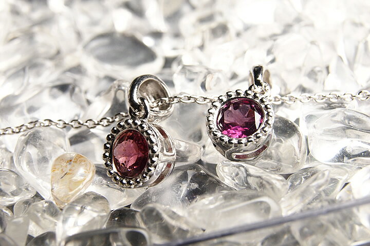 宝石質ロードライトガーネット　カットBタイプ　ペンダントトップ　トップ部分:0.7×0.7×0.4cm