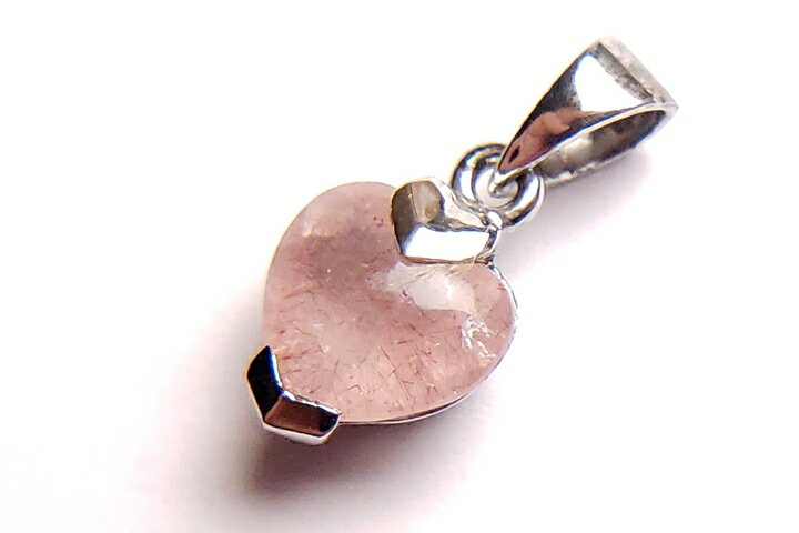 ストロベリークォーツハートペンダントトップ プレミアムグレード