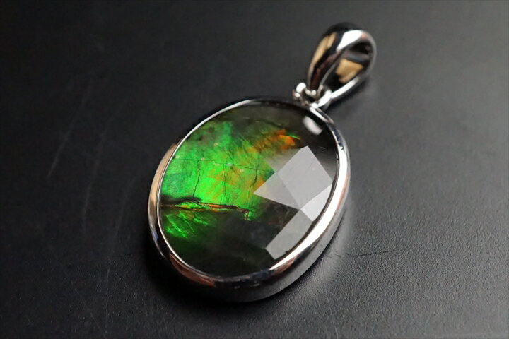 アンモライトペンダントトップ　ファイナルグレード