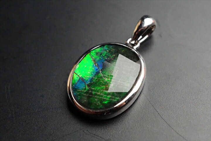 アンモライトペンダントトップ　ファイナルグレード