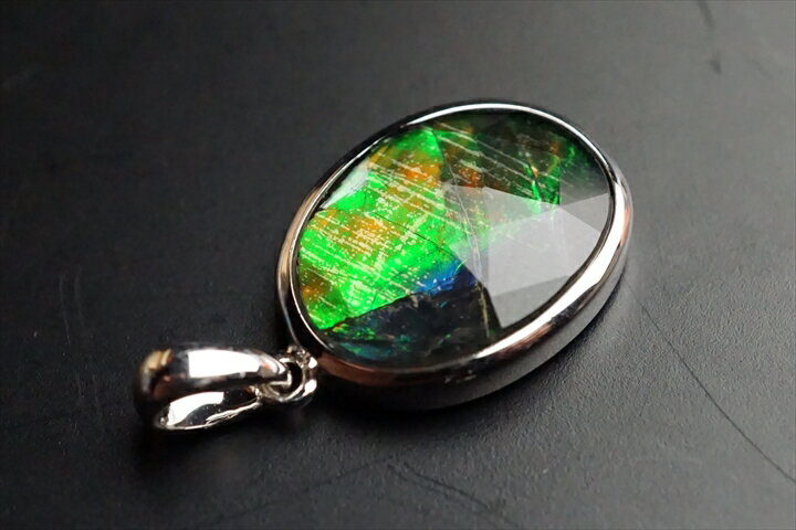 アンモライトペンダントトップ　ファイナルグレード