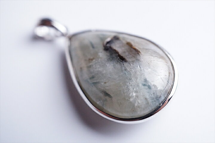 ヒマラヤエンジェルライト(アースシードライト)ペンダントトップ