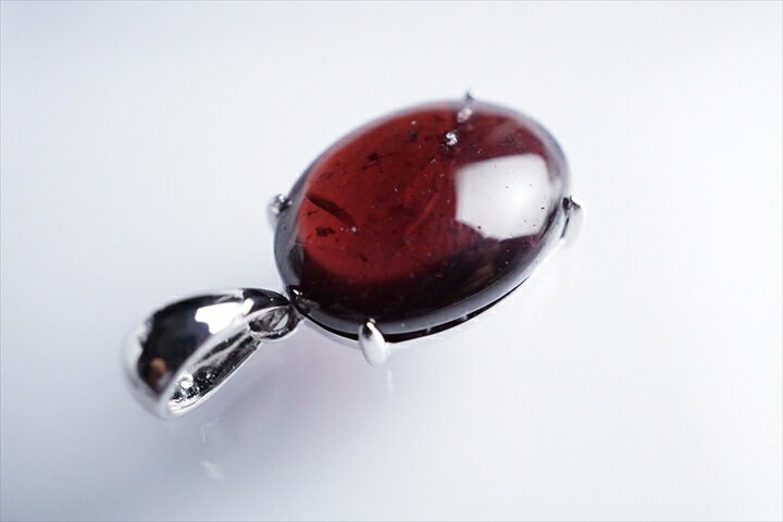 ロードライトガーネットペンダントトップ　ファイナルグレード