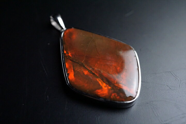 幻の名品　特大サイズコーライトペンダントトップ　ジェムグレード