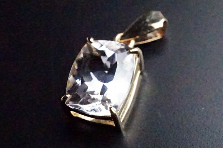 1.40ctダンビュライトスクエアカットペンダントトップ K18　メキシコ産　鑑別書付き