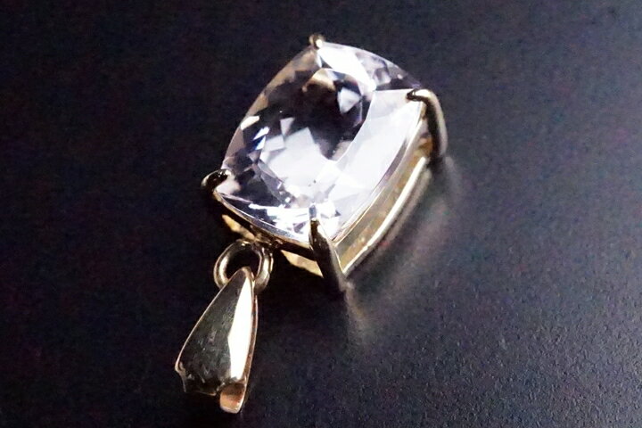 1.40ctダンビュライトスクエアカットペンダントトップ K18　メキシコ産　鑑別書付き