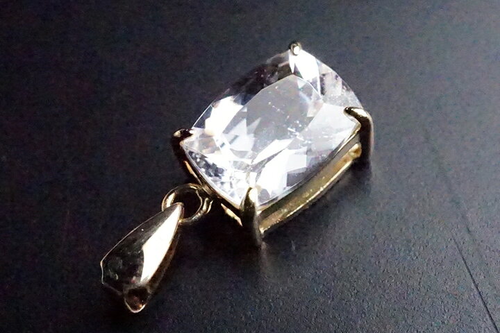 1.40ctダンビュライトスクエアカットペンダントトップ K18　メキシコ産　鑑別書付き