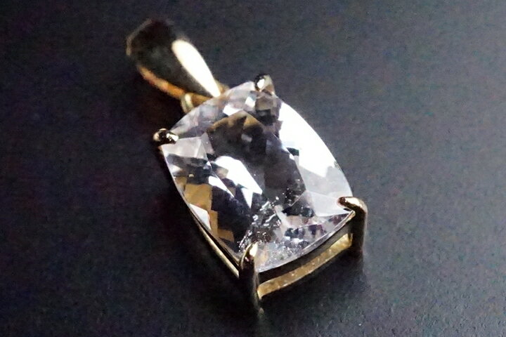 1.40ctダンビュライトスクエアカットペンダントトップ K18　メキシコ産　鑑別書付き