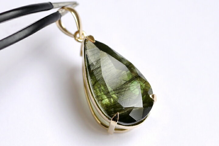 9.70ctルチルペリドットペンダントトップファイナルグレード++　K18　(ルドウィジャイトインペリドット)　パキスタン産