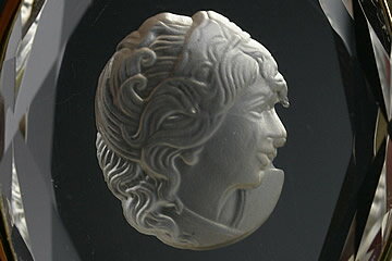 水晶カメオK18ペンダントトップ（手彫り　日本の職人シリーズ）