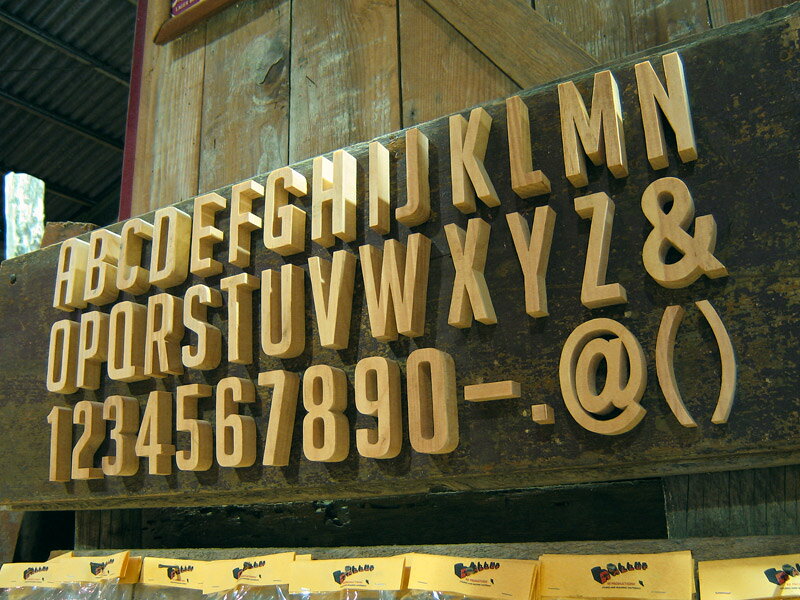 ハンドメイド ウッデン キャラクターズ 「( )(括弧)」【 木彫り 記号 parentheses 切り文字 切文字 木製 wood 国産 オブジェ インテリア サイン 表札 店舗 看板 飾り 装飾 】