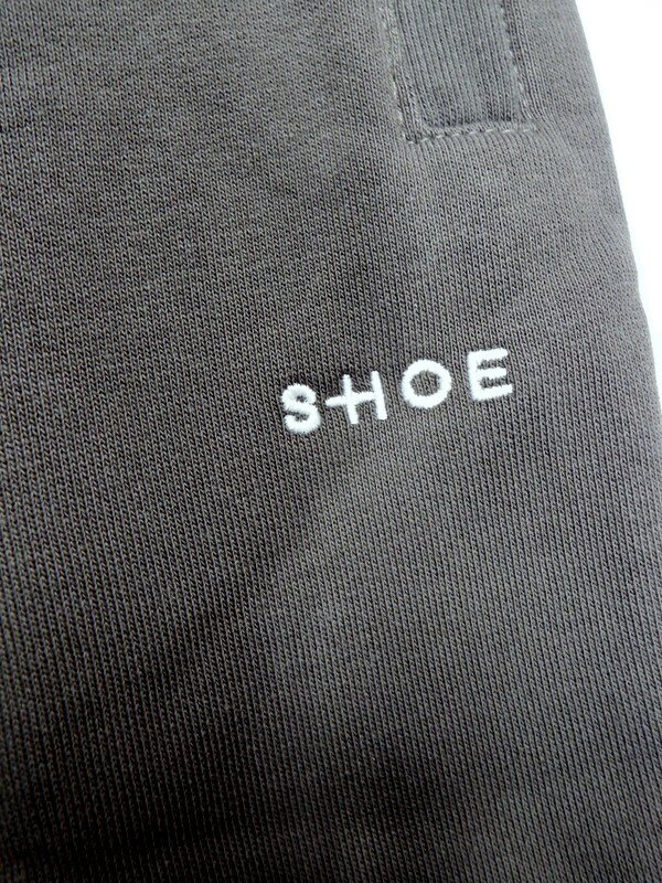 SHOE(シュー)ロゴ刺繍裏起毛スウェットジョガーパンツ/モカブラウン