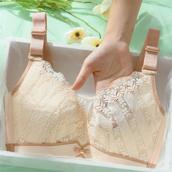 商品情報 サイズ 75BCD 80BCD 85BCD 90BCD 95BCD 100BCD 105BCD 説明 大きな胸を小さくきれいに見せるブラ 大きなバストをスッキリ見せてスタイル美人！ グラマーさんにオススメ！ 大きな胸を美しくスマートに見せるブラ 脇高設計でハミ肉を予防、着やせ効果バツグン ノンワイヤーでもバストをしっかり覆ってしっかり支えます 段列ホックで体にしっかりフィットしズレを防ぎます ◆商品仕様 ◇ストラップ取り外し：可 ◇ストラップ長さ調節：可 ◇パッド取り外し：不可 ◇ワイヤー：無し ◇素材：ナイロン・ポリエステル・その他 ◇内容：ブラジャーのみ ◆ご使用方法 1.上から着用せず、下から履くようにします。 2.前傾姿勢のまま脇の部分を持ち、背肉、脇肉をカップに入れ込みます。 3.体を起こしてバストを引き上げ、漏れたお肉を脇からカップに寄せます。 3.集めたお肉を逃さないように、アンダーの位置やストラップを整えます。 ●生産国：MADE IN CHINA ◆生地を織る際に糸の継ぎ目や多少のほつれ等が生じる場合がございますが品質上の問題はございませんので何卒ご了承くださいませ。 ◆ご注文完了後、お客様都合による交換、キャンセル、及び不良品以外のご返品、ご交換はお受け致しておりません。 カラー ブルー イエロー 肌色 ブラック モニターの発色の具合によって実際のものと色が異なる場合がありますブラジャー ノンワイヤー ワイヤー無し ブラ 小さくを見せる 花柄 レース 無地 大きな胸 大きいサイズ フルカップ 脇肉 脇高 着痩せ 美胸 つけ心地 楽ブラ 楽ブラ 20代30代40代 綺麗 単品 盛れる 女性 下着 ブラジャー ノンワイヤー ワイヤー無し ブラ 小さくを見せる 花柄 レース 無地 大きな胸 大きいサイズ フルカップ 脇肉 脇高 着痩せ 美胸 つけ心地 楽ブラ 楽ブラ 20代30代40代 綺麗 単品 盛れる 女性 下着 1